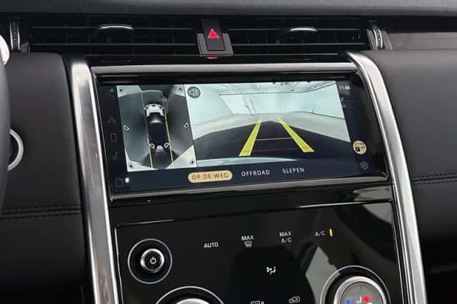 Land Rover Discovery Sport (2021) thumbnail 17