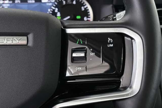 Land Rover Discovery Sport (2021) thumbnail 32