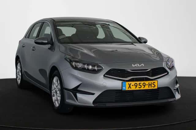 Kia Ceed (2023) thumbnail 2