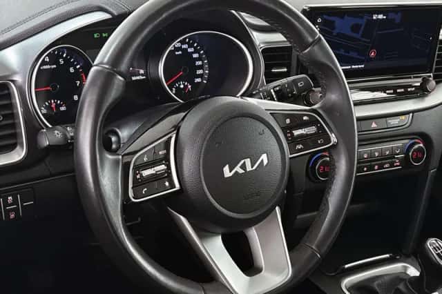 Kia Ceed (2023) thumbnail 11