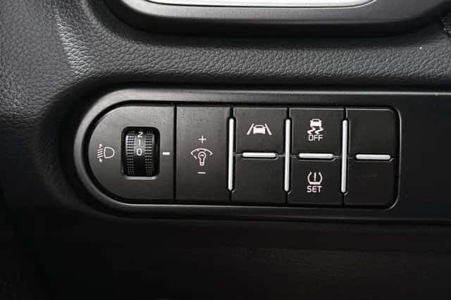 Kia Ceed (2023) thumbnail 21