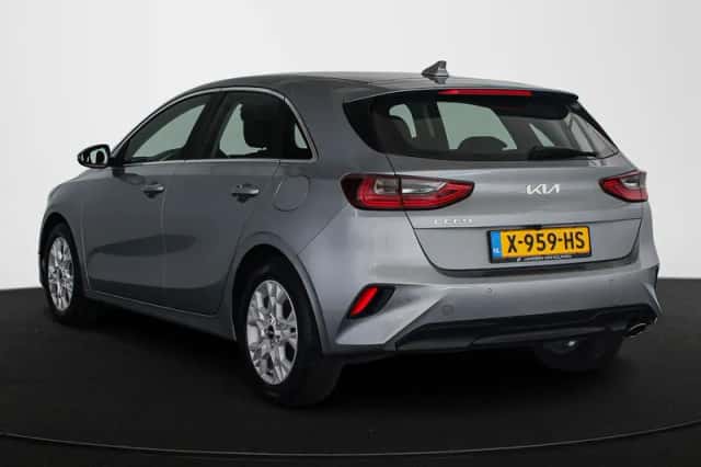Kia Ceed (2023) thumbnail 4