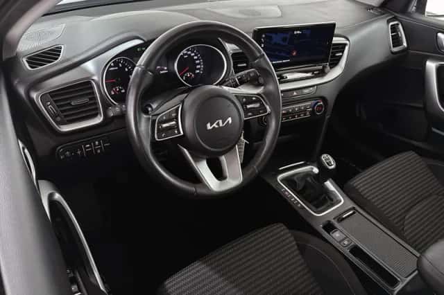 Kia Ceed (2023) thumbnail 5