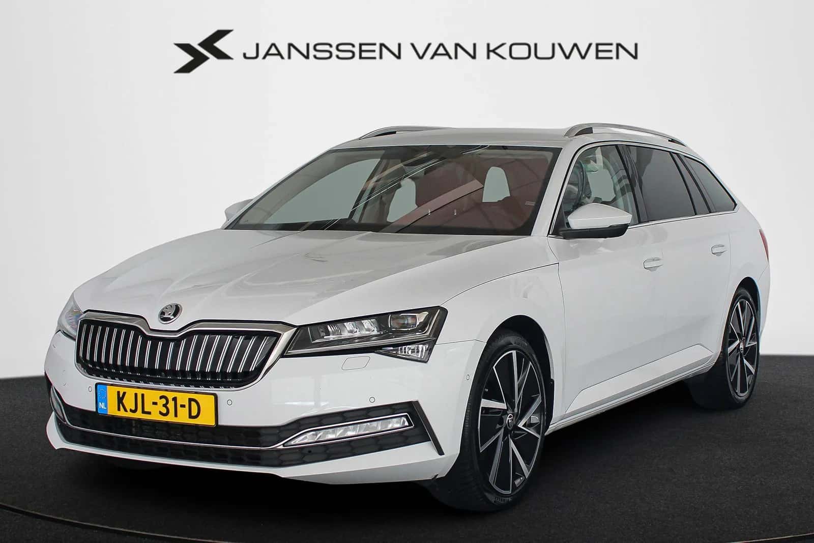 Škoda Superb (2023) — foto 1