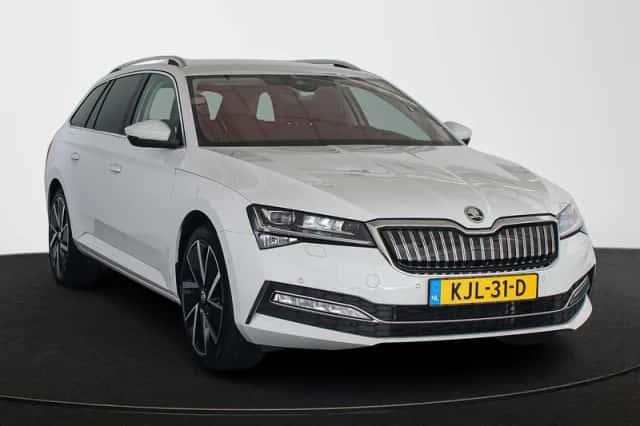 Škoda Superb (2023) thumbnail 2