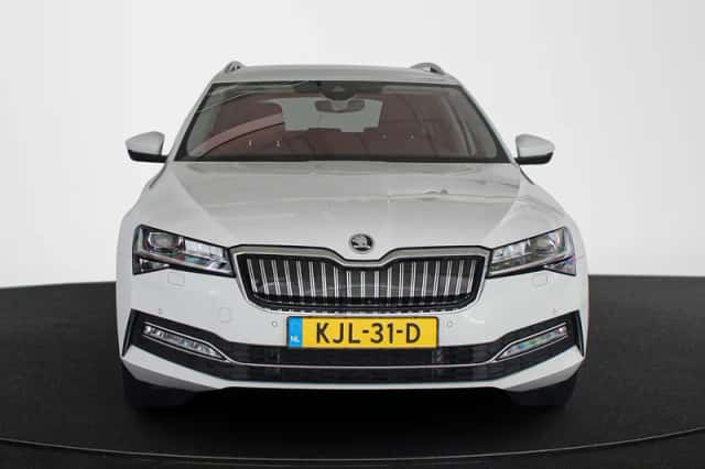 Škoda Superb (2023) thumbnail 15
