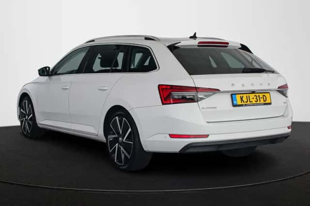 Škoda Superb (2023) thumbnail 4