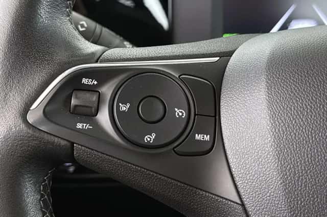 Opel Mokka-e (2022) thumbnail 25