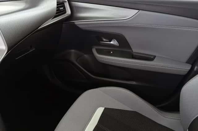 Opel Mokka-e (2022) thumbnail 32