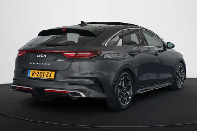 Kia Proceed (2022) thumbnail 3