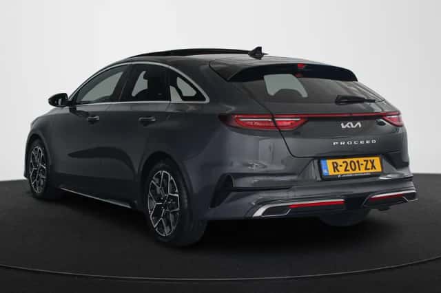 Kia Proceed (2022) thumbnail 4