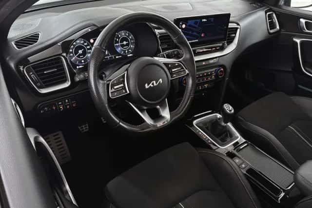 Kia Proceed (2022) thumbnail 5