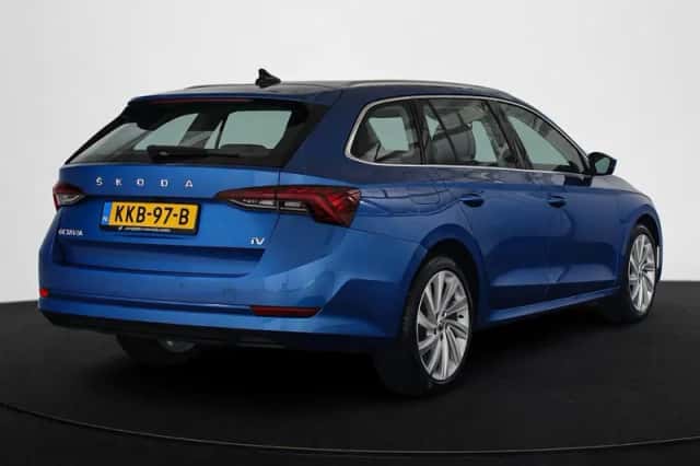 Škoda Octavia (2022) thumbnail 3