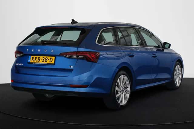 Škoda Octavia (2022) thumbnail 3
