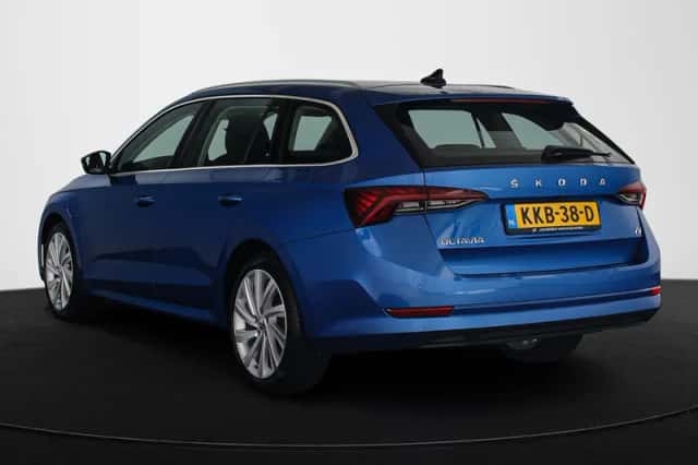 Škoda Octavia (2022) thumbnail 4