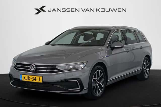Volkswagen Passat (2023) thumbnail 1
