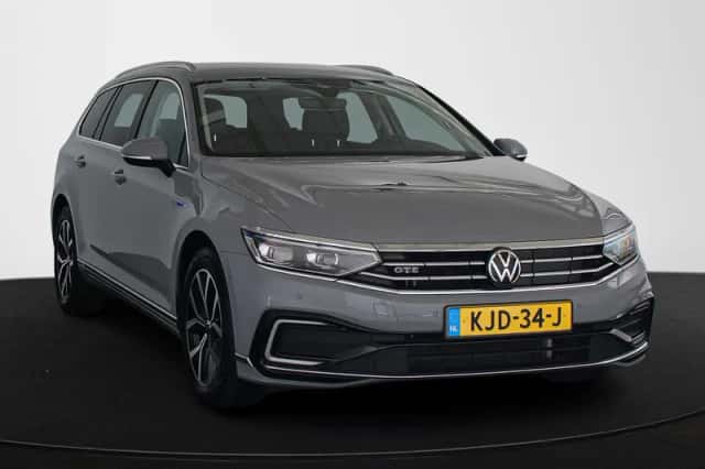 Volkswagen Passat (2023) thumbnail 2