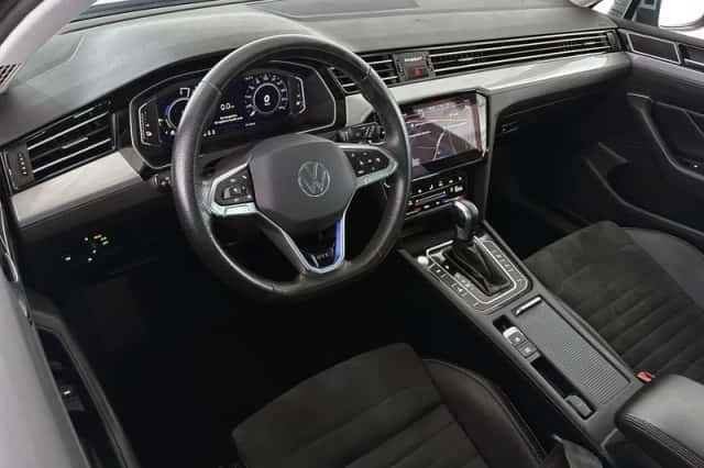 Volkswagen Passat (2023) thumbnail 5