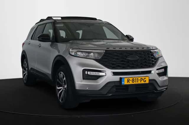 Ford Explorer (2022) thumbnail 2