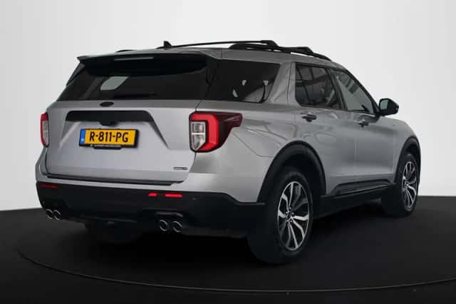 Ford Explorer (2022) thumbnail 3