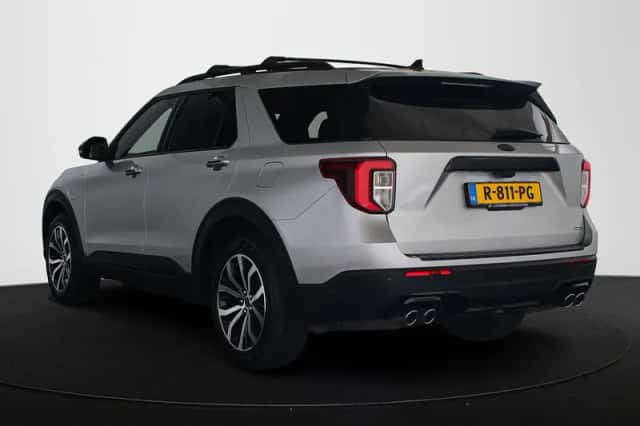 Ford Explorer (2022) thumbnail 4