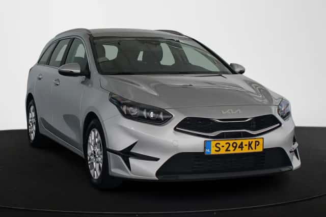 Kia Ceed Sportswagon (2023) thumbnail 2