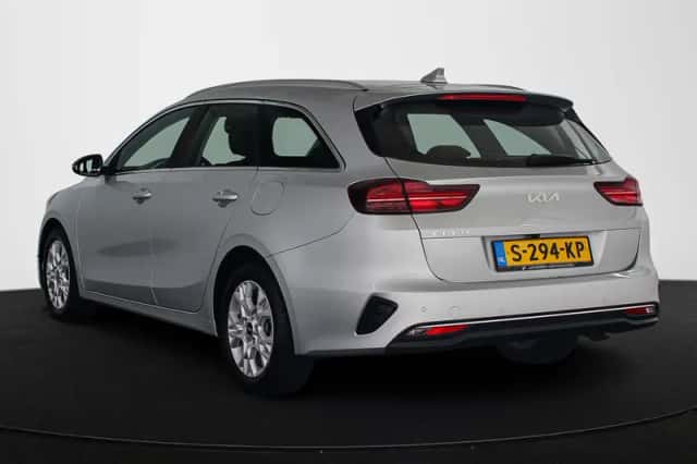Kia Ceed Sportswagon (2023) thumbnail 4