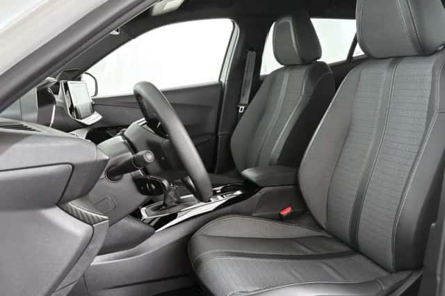 Peugeot 2008 (2023) thumbnail 6