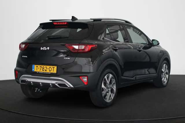 Kia Stonic (2023) thumbnail 3