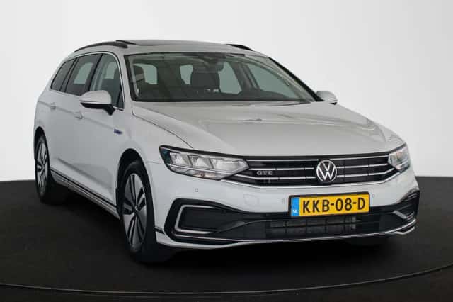Volkswagen Passat (2022) thumbnail 2