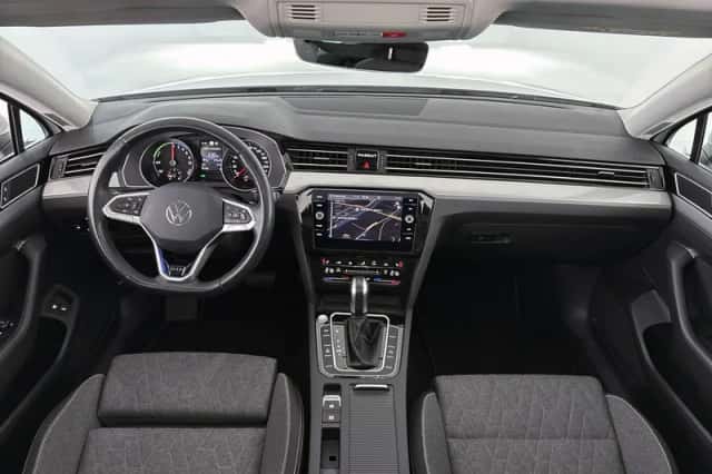 Volkswagen Passat (2022) thumbnail 6