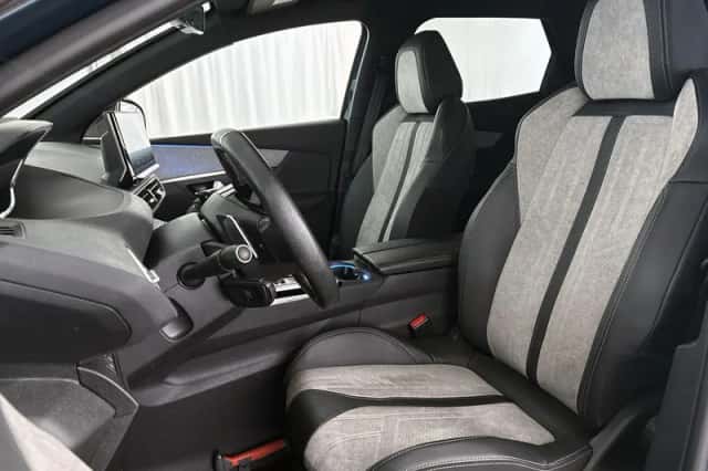 Peugeot 3008 (2021) thumbnail 6