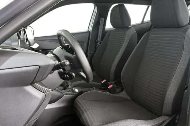 Peugeot 2008 (2023) thumbnail 6