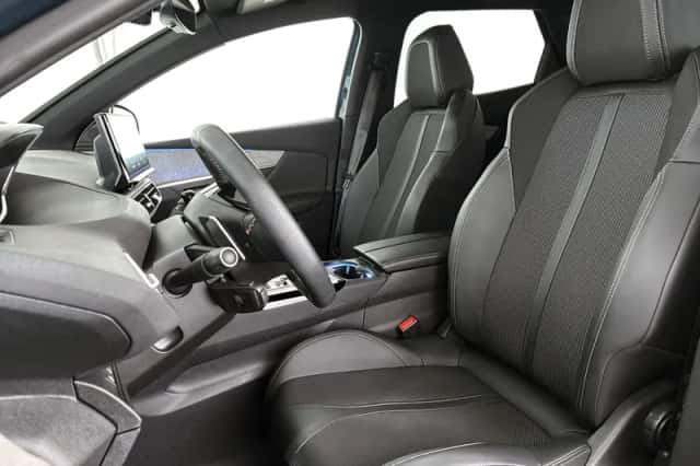 Peugeot 3008 (2022) thumbnail 6