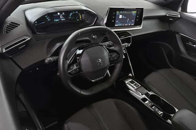 Peugeot e-2008 (2023) thumbnail 5