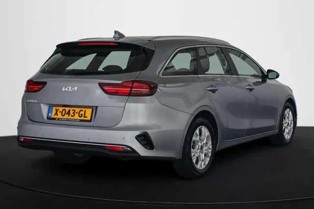 Kia Ceed Sportswagon (2023) thumbnail 3