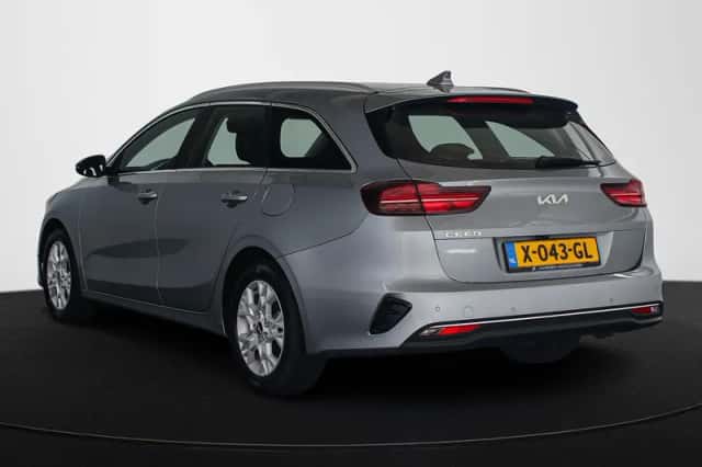 Kia Ceed Sportswagon (2023) thumbnail 4