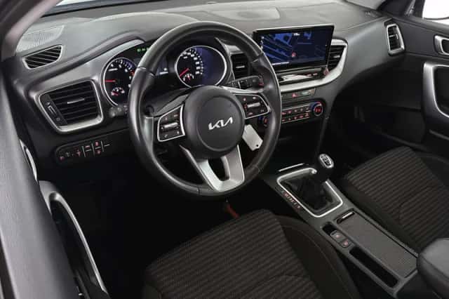 Kia Ceed Sportswagon (2023) thumbnail 5
