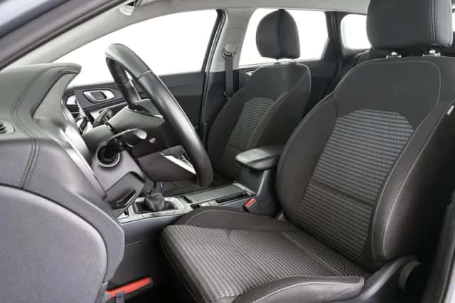 Kia Ceed Sportswagon (2023) thumbnail 6