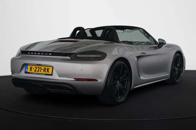 Porsche 718 (2021) thumbnail 3