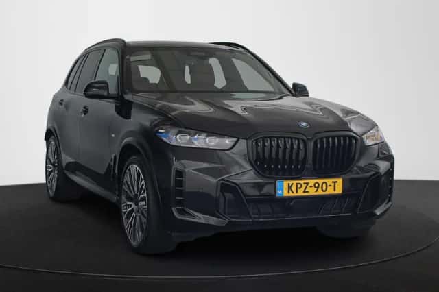 BMW X5 (2023) thumbnail 2