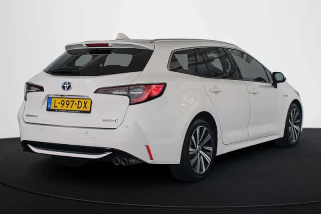 Toyota Corolla (2021) thumbnail 3