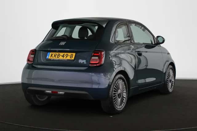 Fiat 500e (2023) thumbnail 3