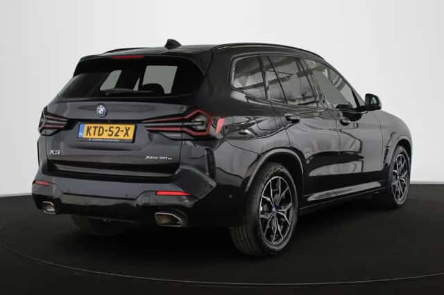 BMW X3 (2022) thumbnail 3