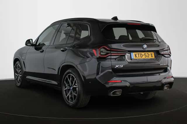 BMW X3 (2022) thumbnail 4