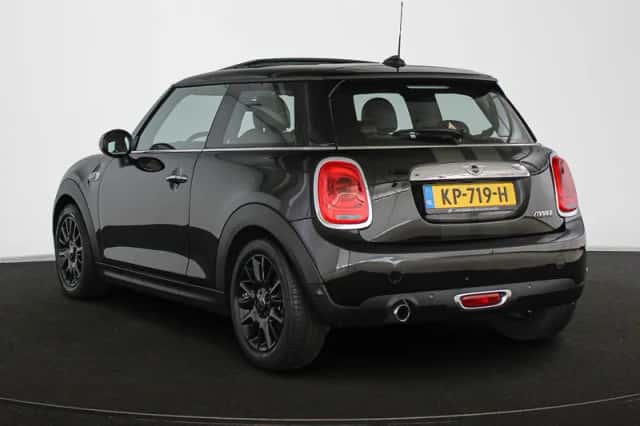 MINI Cooper (2016) thumbnail 4