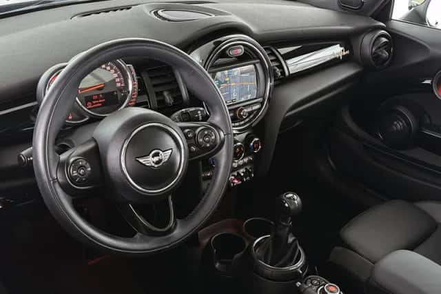 MINI Cooper (2016) thumbnail 5