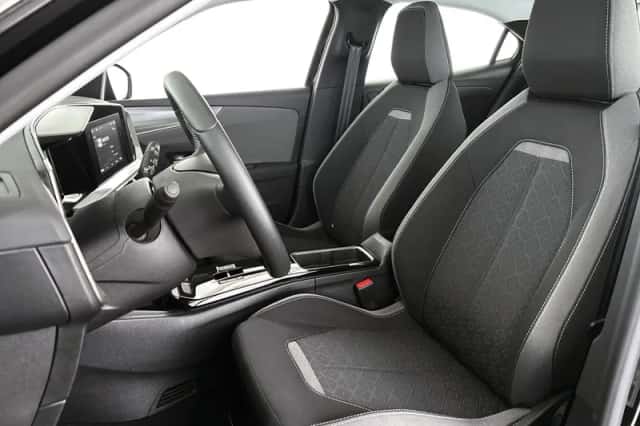 Opel Mokka-e (2023) thumbnail 6
