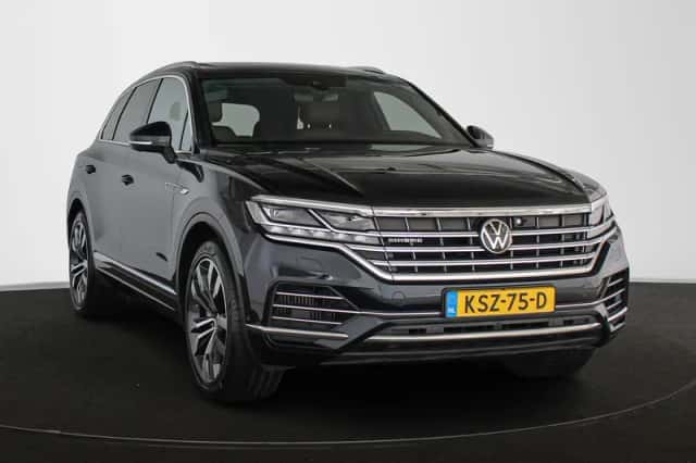 Volkswagen Touareg (2022) thumbnail 2
