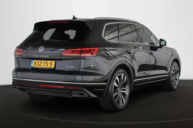Volkswagen Touareg (2022) thumbnail 3